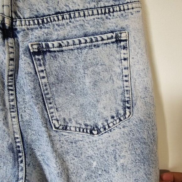 EUC LIKE NEW WHITEFOX LIGHT WASH HIGH RISE MOM JEANS SIZE XL - Picture 4 of 16